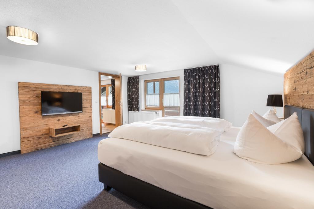 Der Berghof Aparthotel Hirschegg  Exterior photo